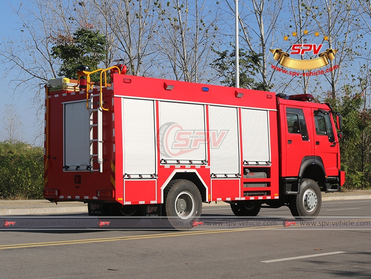 4X4 Off-road Fire Service Truck Sinotruk - Right Back Side View